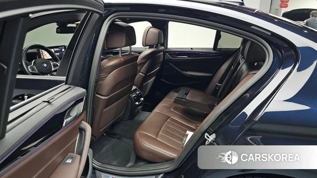 BMW 5 Series (G30) 2023 Черный из Кореи, фото 2