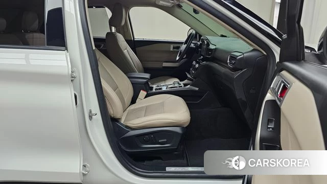 Ford Explorer 6th Generation 2021 Белый из Кореи, фото 2