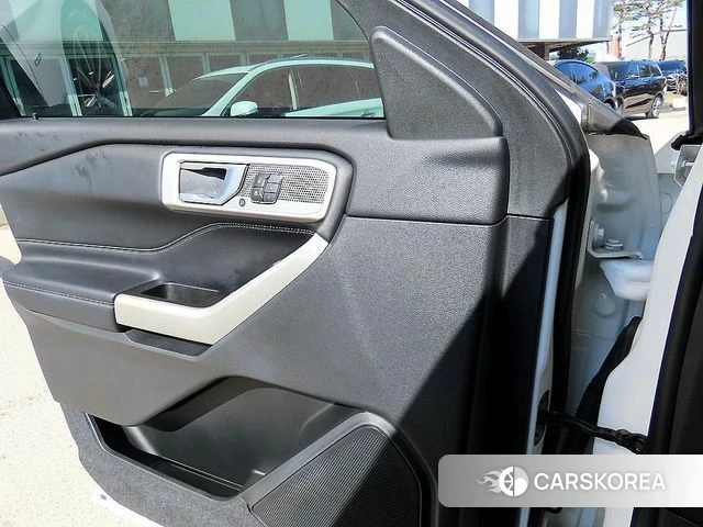 Ford Explorer 6th Generation 2021 Белый из Кореи, фото 2