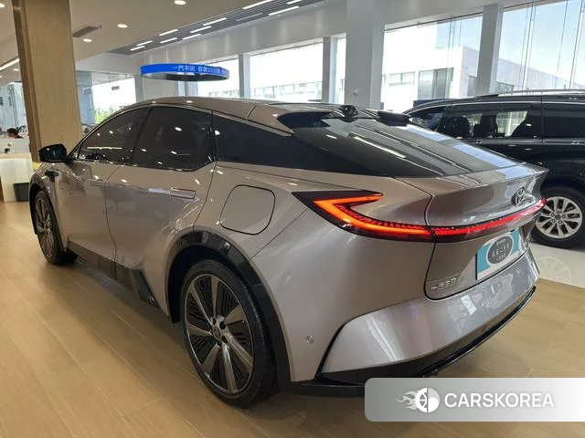 Toyota bZ5 2025 Темно-серый из Китая, фото 2