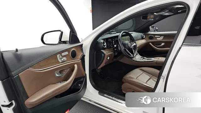Mercedes-Benz E-Class W213 2021 Белый из Кореи, фото 2