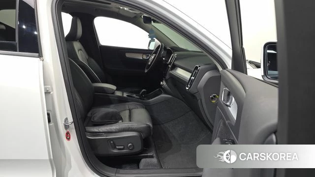 Volvo XC40 2021 Белый из Кореи, фото 2