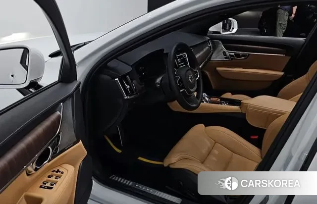 Volvo S90 2024 Белый из Кореи, фото 2