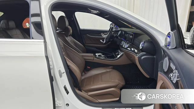 Mercedes-Benz E-Class W213 2018 Белый из Кореи, фото 2