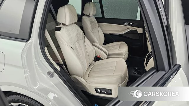 BMW X7 (G07) 2025 Белый из Кореи, фото 2