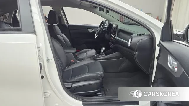 Kia The New K3 2nd generation 2022 Белый из Кореи, фото 2