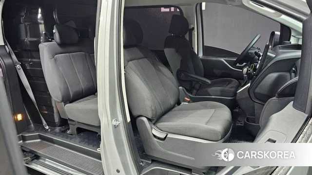 Hyundai Staria 2022 Серебристо-серый из Кореи, фото 2