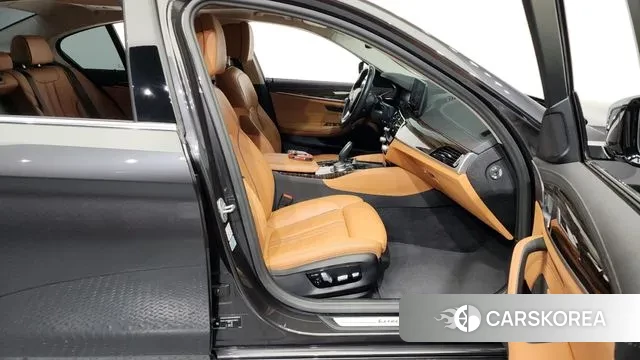 BMW 5 Series (G30) 2020 Серый из Кореи, фото 2