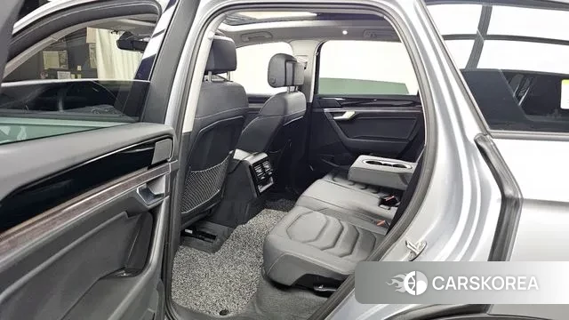 Volkswagen Touareg 3rd generation 2020 Серебряный из Кореи, фото 2