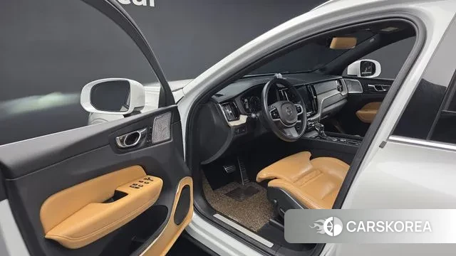 Volvo XC60 second Generation 2019 Белый из Кореи, фото 2