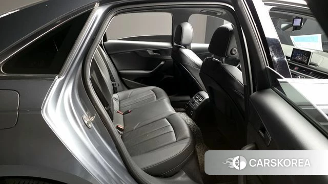 Audi A4 (B9) 2018 Серебристо-серый из Кореи, фото 2