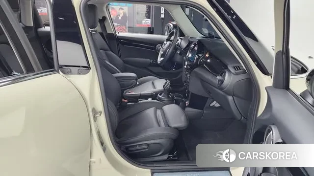 Mini Cooper 2022 Жемчужный цвет из Кореи, фото 2