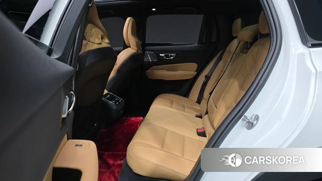 Volvo V60 Cross-Country 2nd Generation 2024 Белый из Кореи, фото 2
