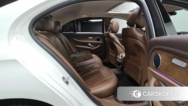 Mercedes-Benz E-Class W213 2019 Белый из Кореи, фото 2
