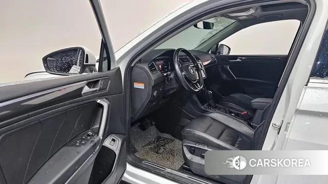 Volkswagen Tiguan Allspace 2020 Белый из Кореи, фото 2