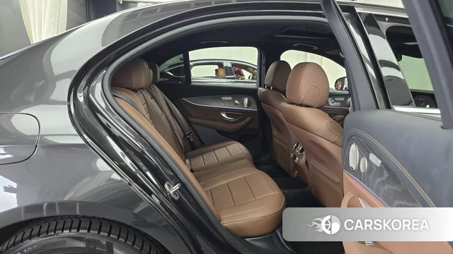Mercedes-Benz E-Class W213 2022 Серый из Кореи, фото 2