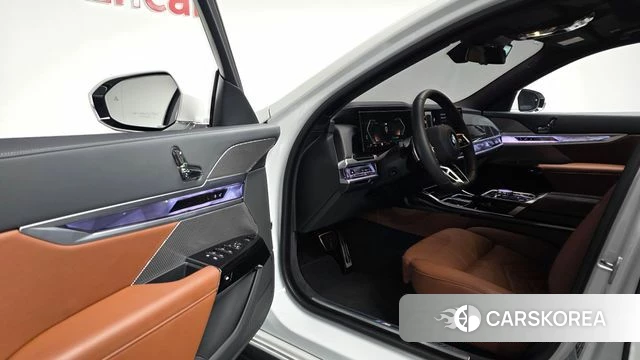 BMW 7 Series (G70) 2025 Белый из Кореи, фото 2