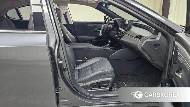 Lexus ES300h 7th generation 2024 Серый из Кореи, фото 2