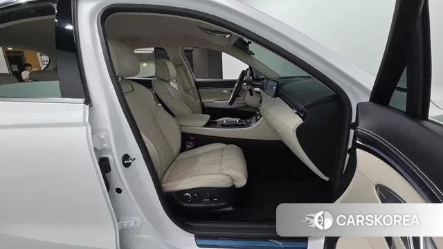 Genesis GV70 2024 Белый из Кореи, фото 2