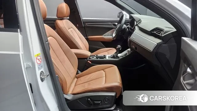 Audi Q3 (F3) 2023 Белый из Кореи, фото 2