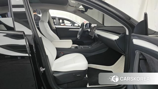 Tesla Model Y 2024 Черный из Кореи, фото 2