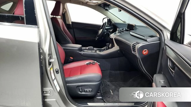 Lexus NX300h 2018 Серебряный из Кореи, фото 2