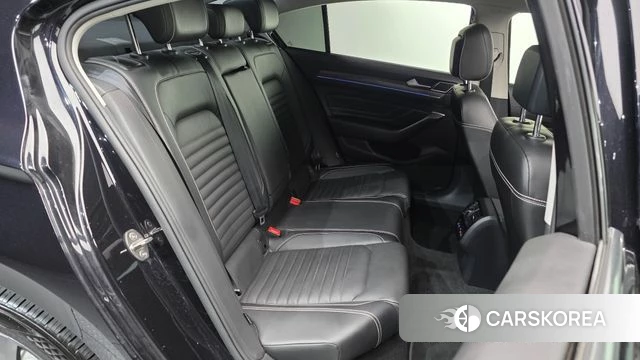 Volkswagen Passat GT (B8) 2021 Черный из Кореи, фото 2