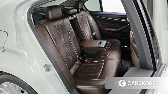 BMW 5 Series (G30) 2018 Белый из Кореи, фото 2