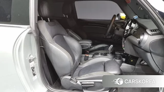 Mini Cooper Electric 2022 Серебряный из Кореи, фото 2