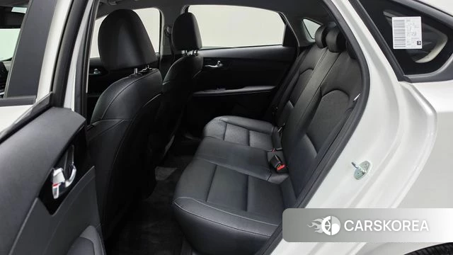 Kia The New K3 2nd generation 2023 Белый из Кореи, фото 2