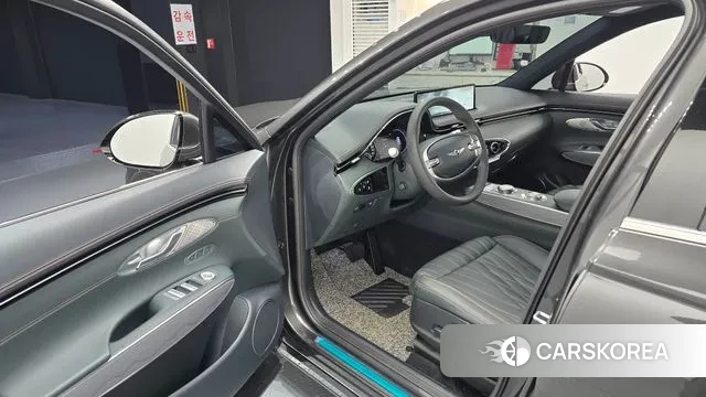 Genesis GV70 2023 Серый из Кореи, фото 2