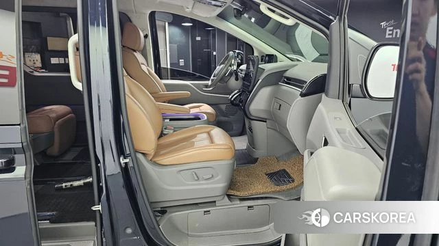 Hyundai Staria 2024 Черный из Кореи, фото 2