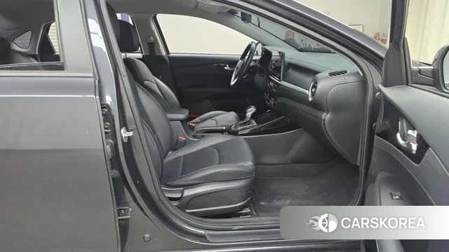 Kia The New K3 2nd generation 2023 Серый из Кореи, фото 2