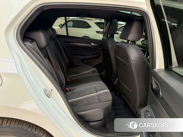 Volkswagen Golf 2023 Белый из Китая, фото 2