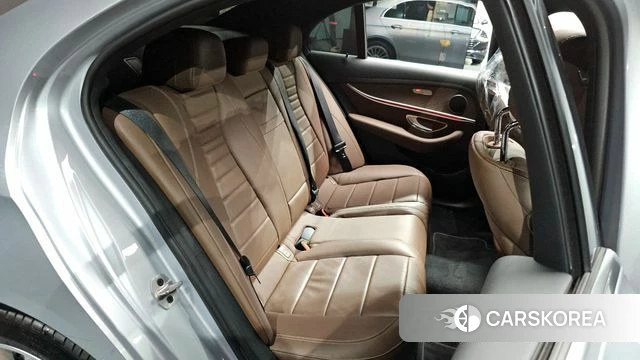 Mercedes-Benz E-Class W213 2022 Серебристо-серый из Кореи, фото 2