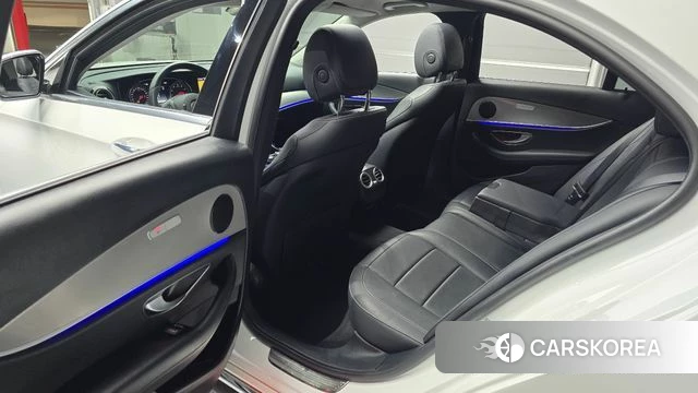 Mercedes-Benz E-Class W213 2018 Белый из Кореи, фото 2