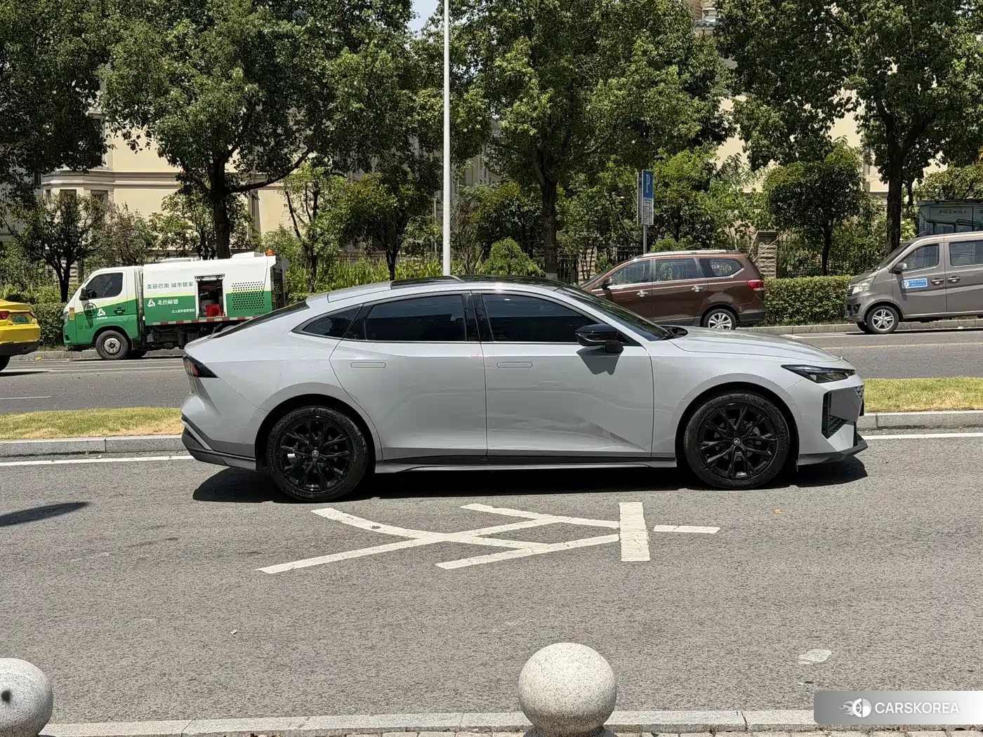 Chang'an UNI-V 2024 Silver/gray из Китая, фото 2