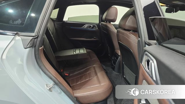 BMW i4 2023 Цвет галактики из Кореи, фото 2