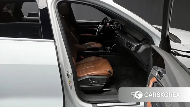 Audi e-Tron 2020 Белый из Кореи, фото 2