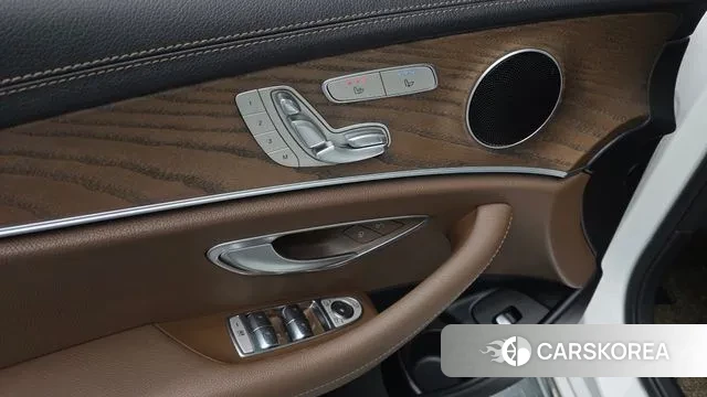 Mercedes-Benz E-Class W213 2021 Белый из Кореи, фото 2