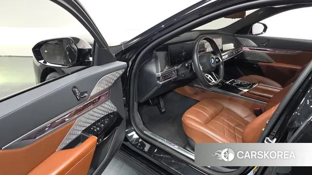 BMW i7 (G70) 2024 Черный из Кореи, фото 2