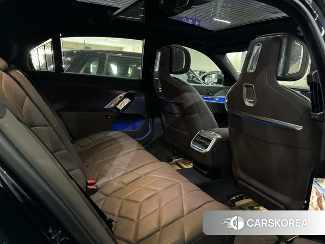 BMW 7 series 2025 Черный из Китая, фото 2