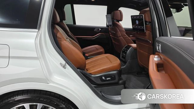BMW X7 (G07) 2023 Белый из Кореи, фото 2