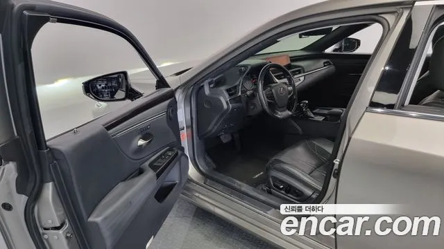 Lexus ES300h 7th generation 2018 Песочный из Кореи, фото 2