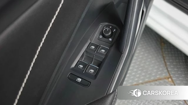 Volkswagen 7th Generation of Jetta 2022 Белый из Кореи, фото 2
