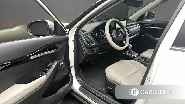 Kia Seltos 2022 Белый из Кореи, фото 2