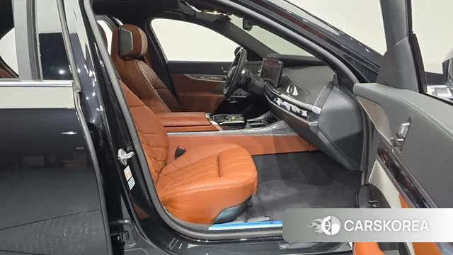 BMW 7 Series (G70) 2024 Черный из Кореи, фото 2