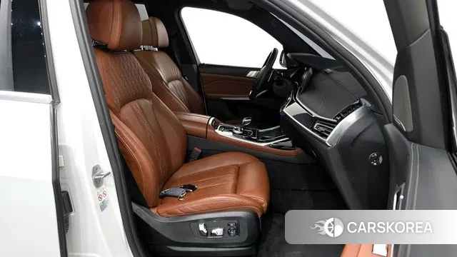 BMW X7 (G07) 2021 Белый из Кореи, фото 2