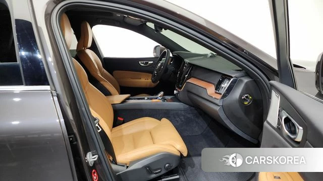 Volvo XC60 second Generation 2024 Серый из Кореи, фото 2