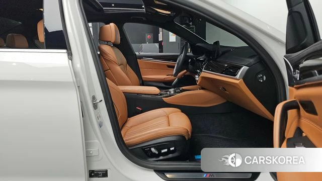 BMW 5 Series (G30) 2020 Белый из Кореи, фото 2
